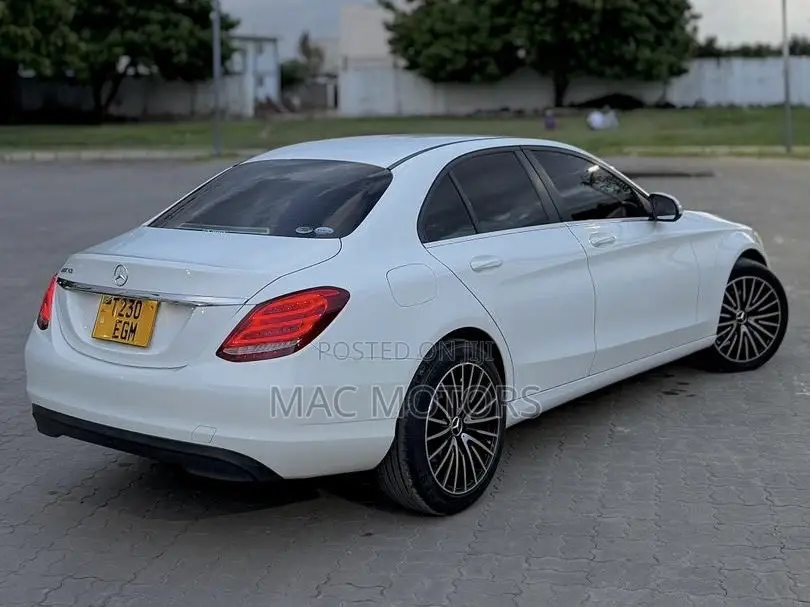 Mercedes-Benz C200 2015 White