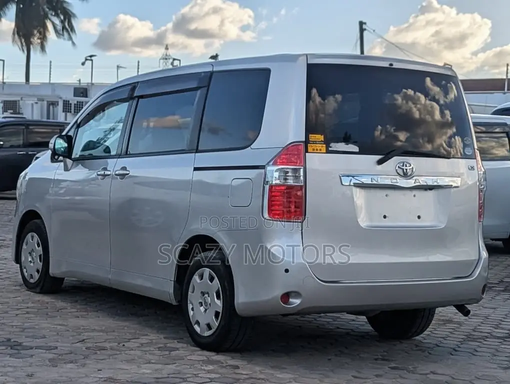 Toyota Noah 2008 Silver