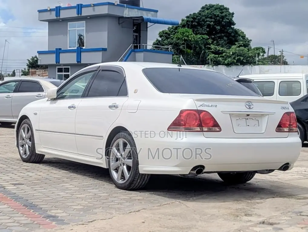 Toyota Crown 2006 White