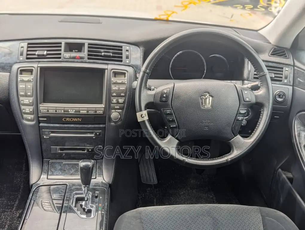 Toyota Crown 2006 White