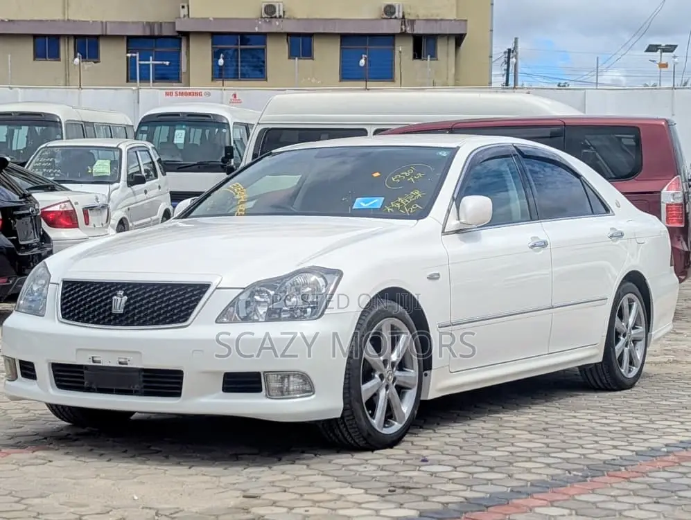 Toyota Crown 2006 White