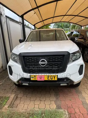 Nissan Navara 2025 White