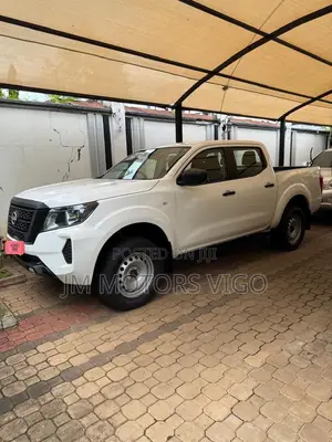 Nissan Navara 2025 White