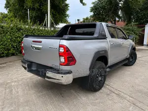 Toyota Hilux 2021 Silver