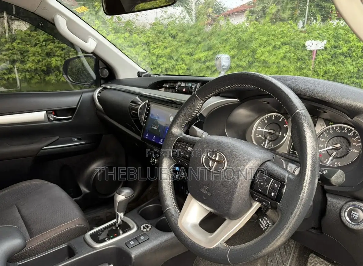 Toyota Hilux 2021 Silver