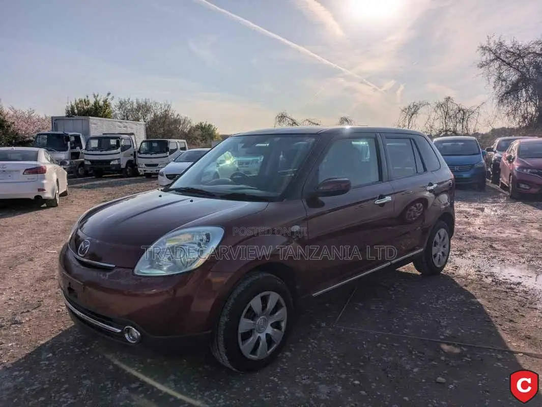Mazda Verisa 2013 Red