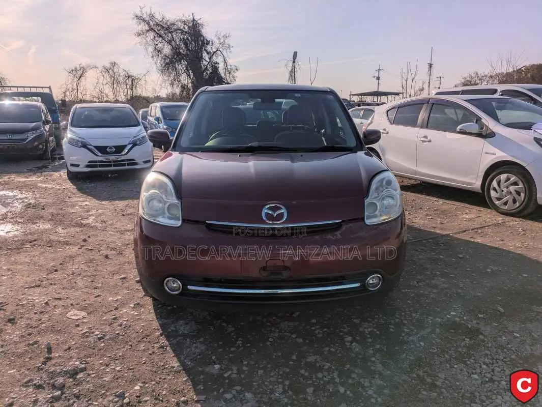 Mazda Verisa 2013 Red