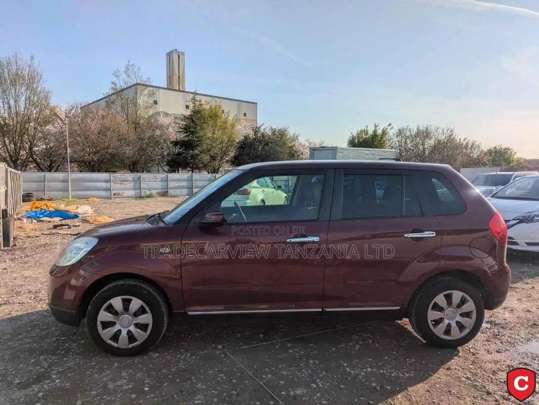 Mazda Verisa 2013 Red