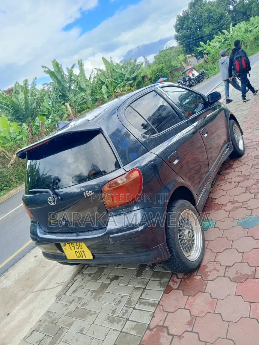 Toyota Vitz 2004 Blue