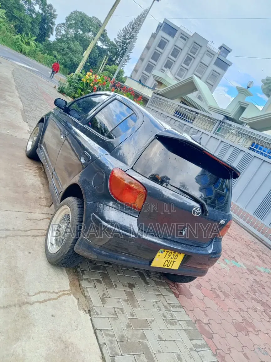 Toyota Vitz 2004 Blue