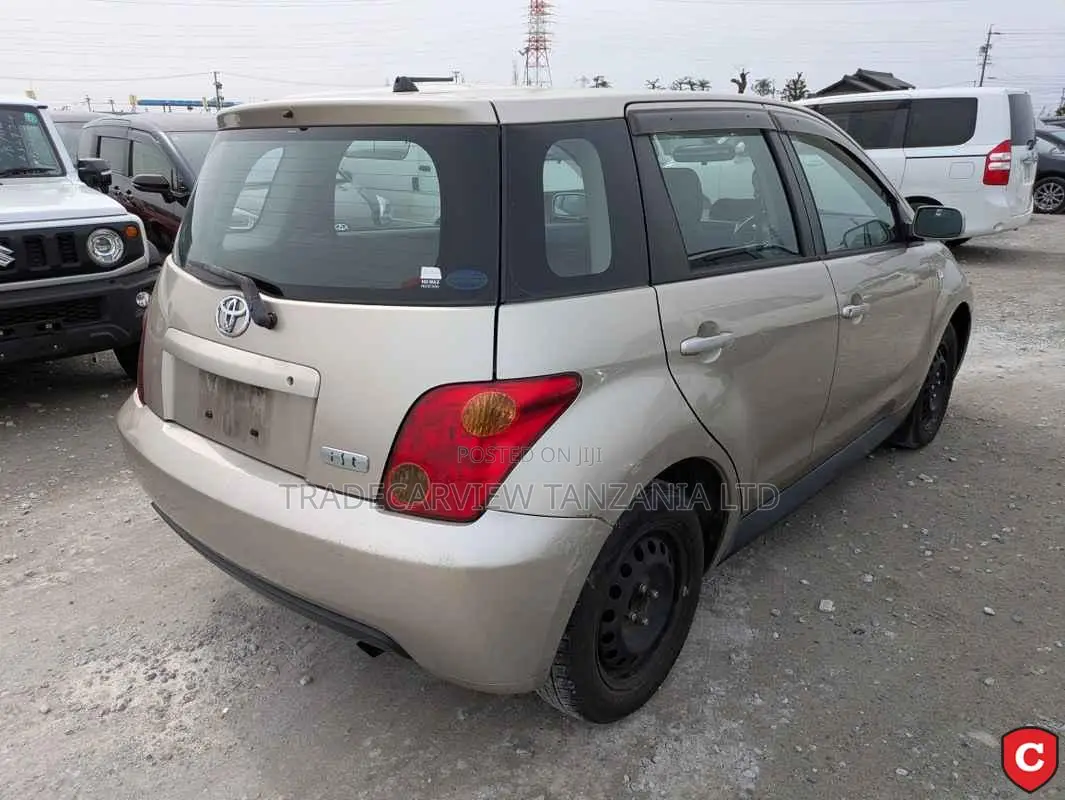 Toyota IST 2003 Gold