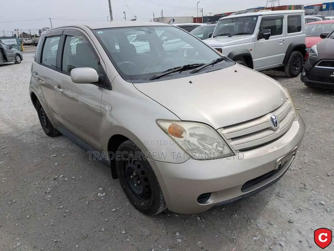 Toyota IST 2003 Gold