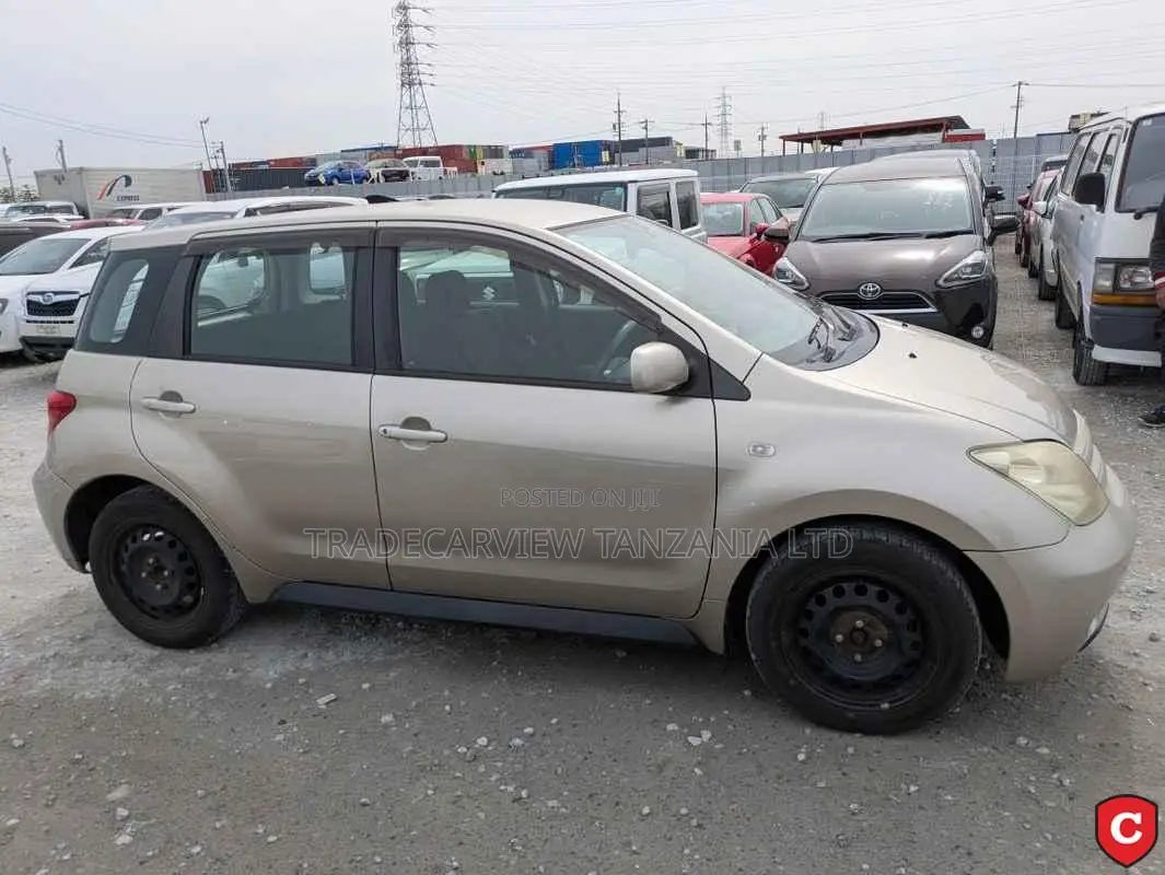 Toyota IST 2003 Gold
