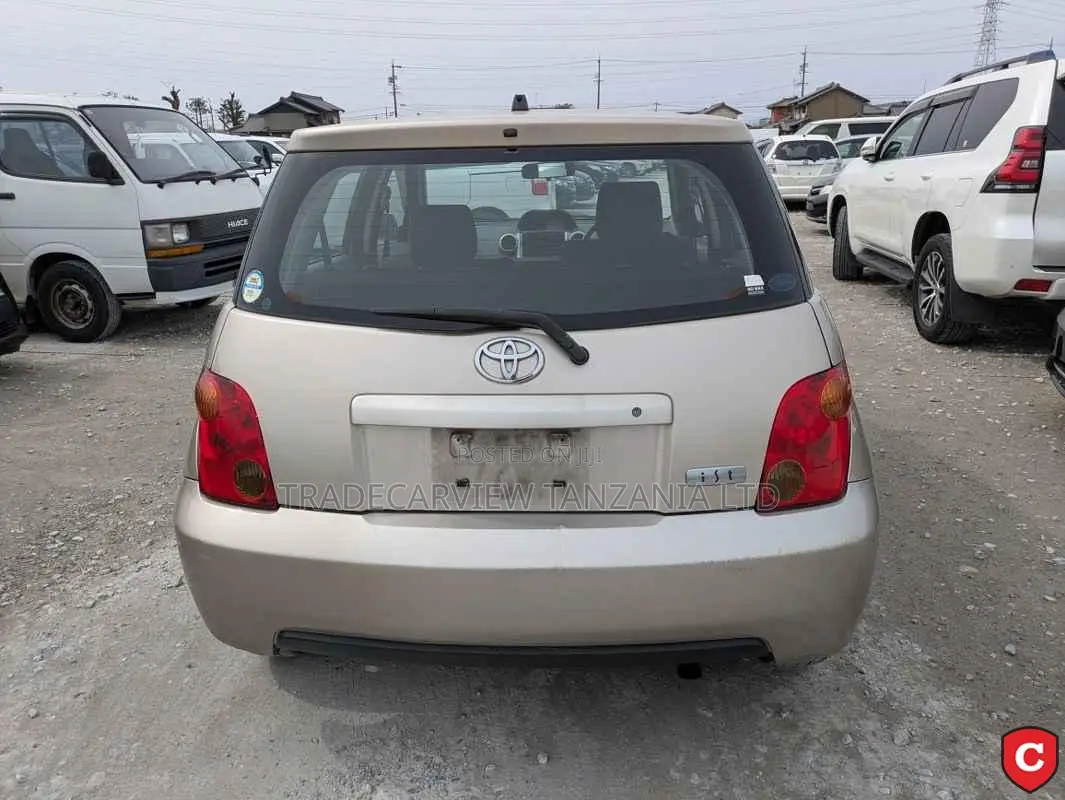 Toyota IST 2003 Gold