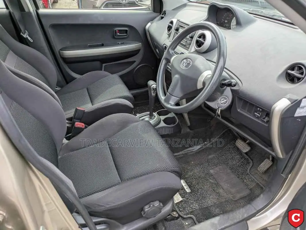 Toyota IST 2003 Gold