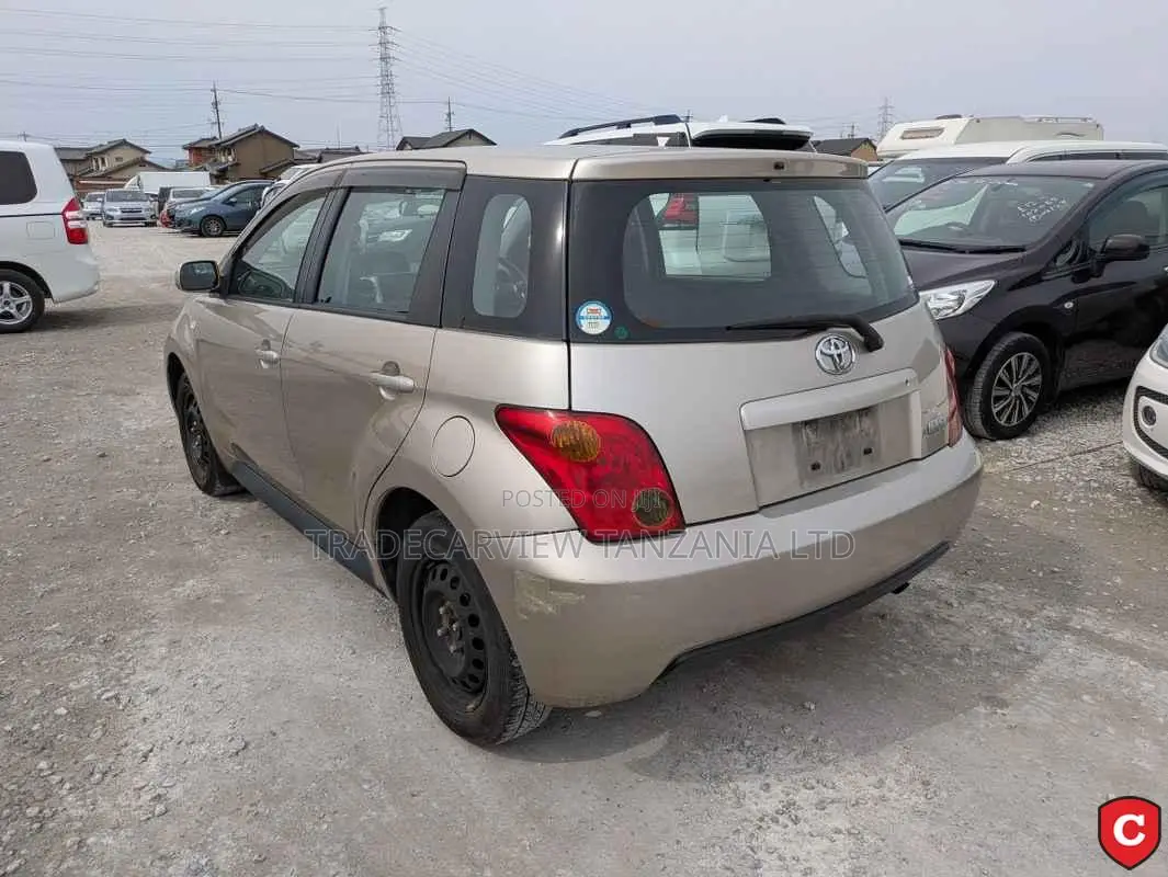 Toyota IST 2003 Gold