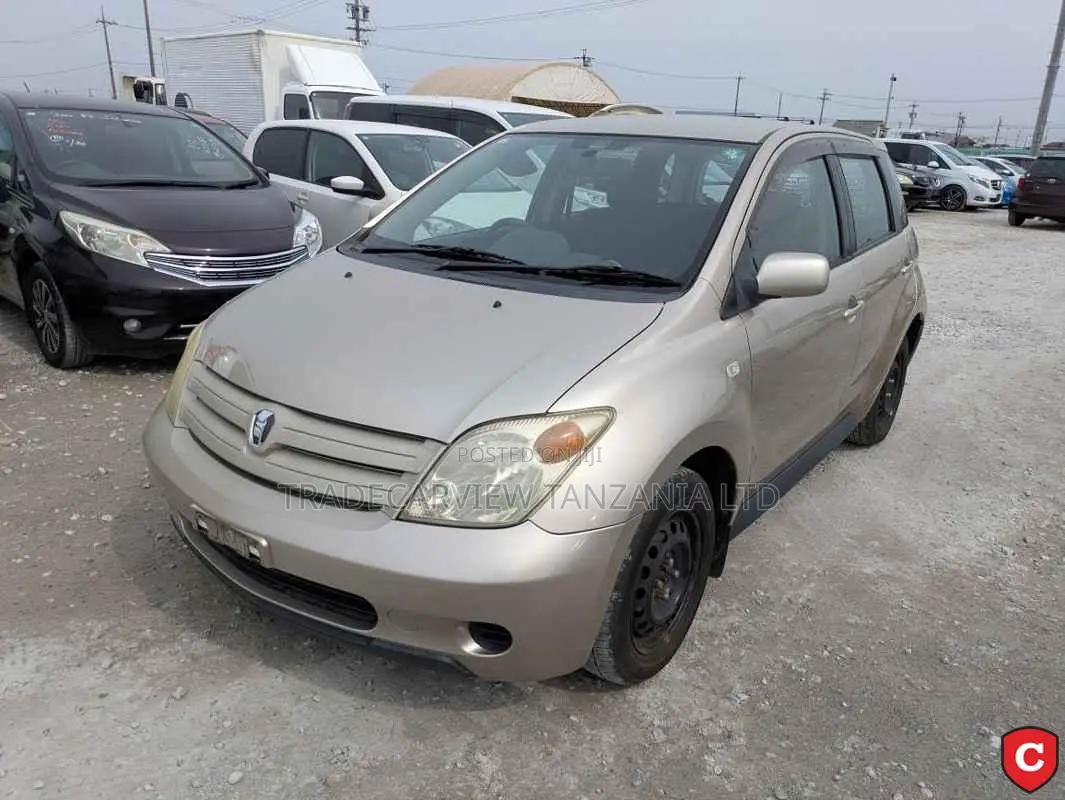 Toyota IST 2003 Gold