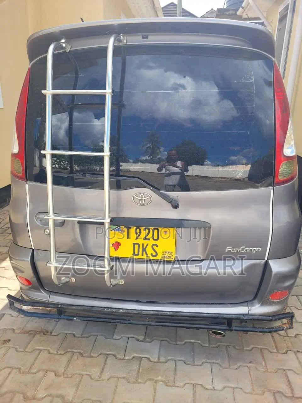 Toyota Fun Cargo 2004 Gray