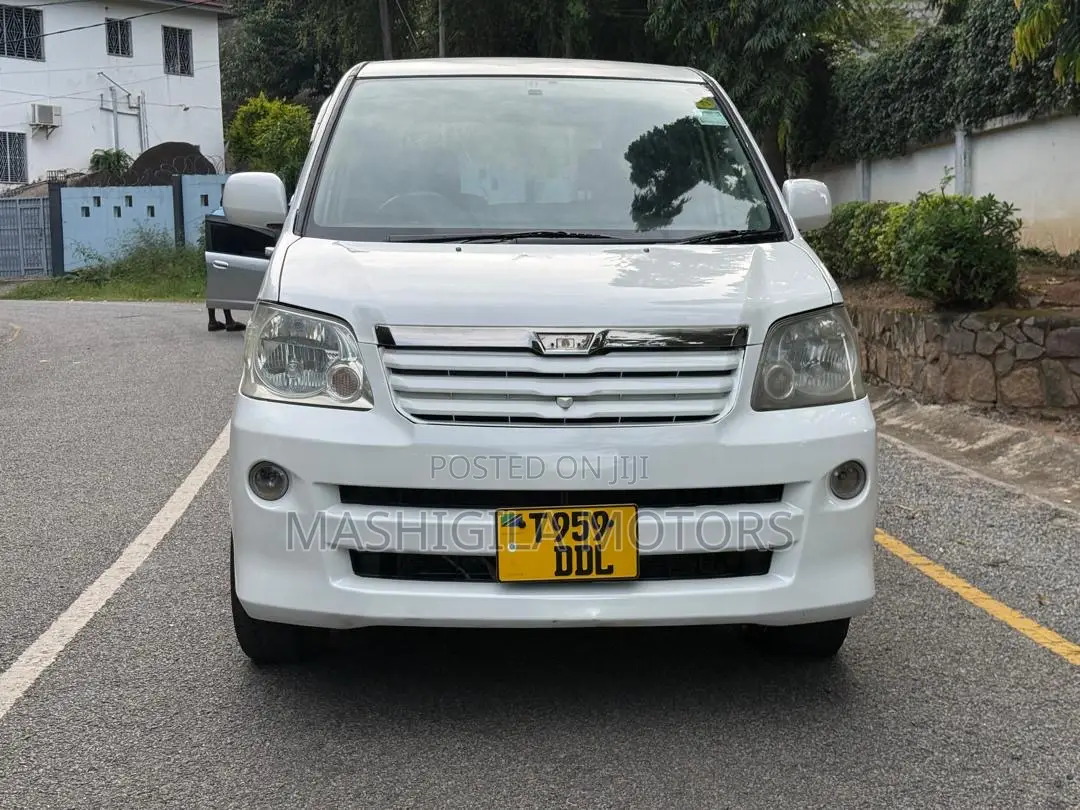 Toyota Noah 2003 White