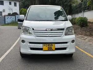 Toyota Noah 2003 White