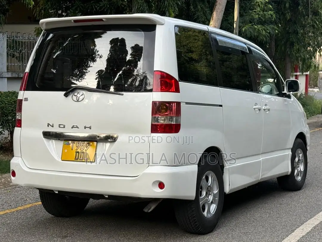 Toyota Noah 2003 White