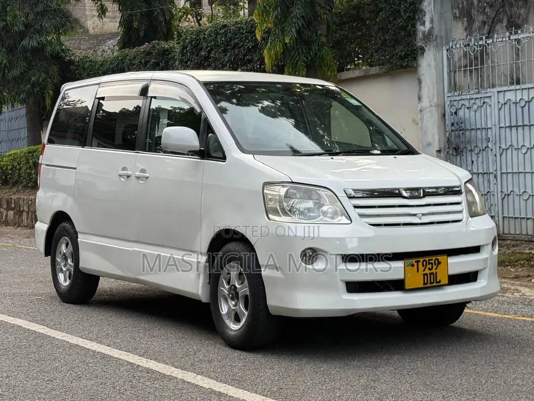 Toyota Noah 2003 White