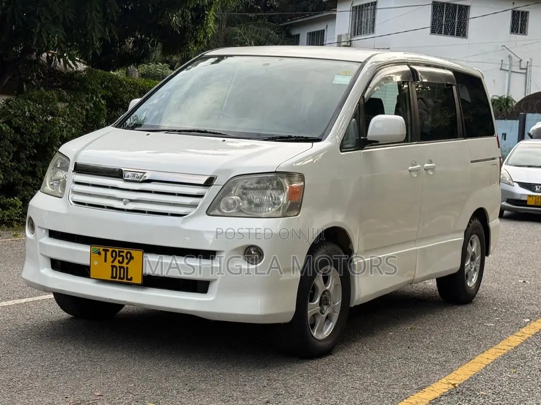 Toyota Noah 2003 White