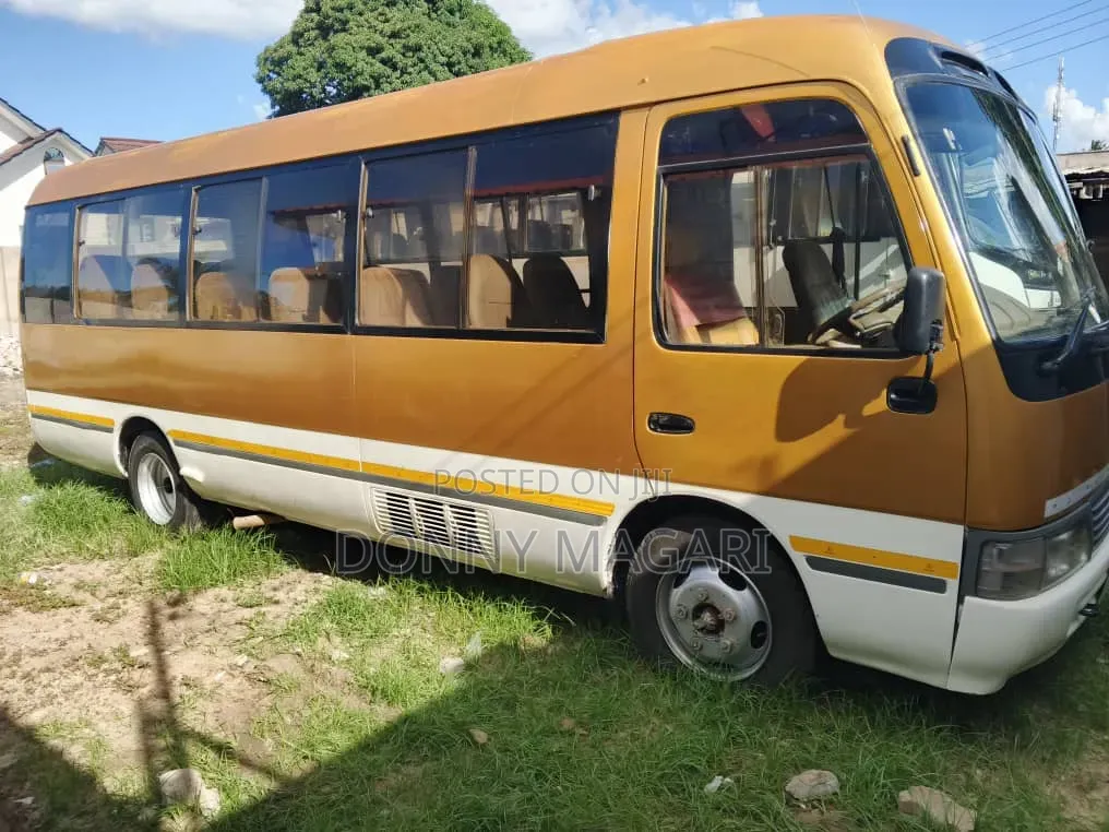 Toyota Coaster 2000 Gold