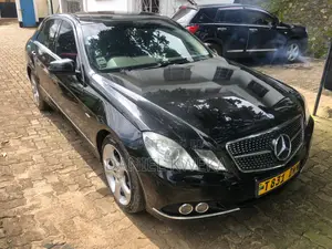 Mercedes-Benz E200 2010 Black