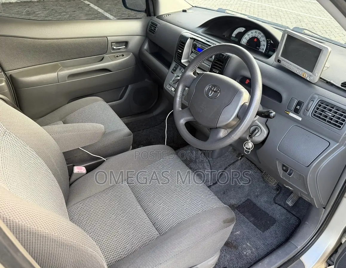 Toyota Raum 1.5 AWD 2005 Gray