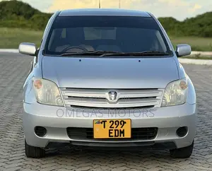 Toyota IST 2004 Silver