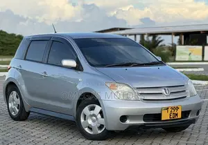 Toyota IST 2004 Silver