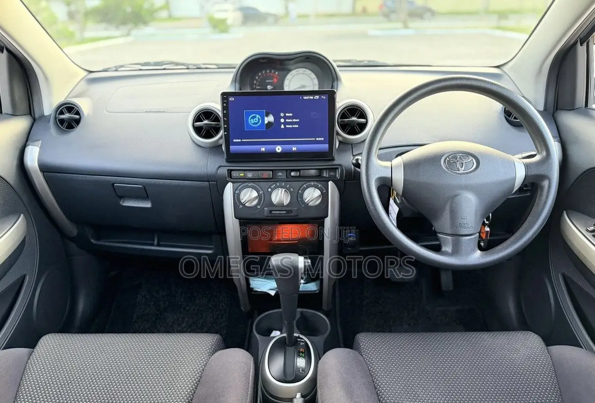 Toyota IST 2004 Silver