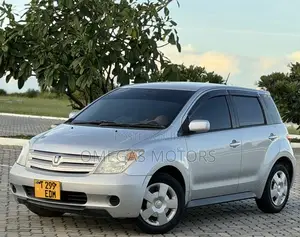Toyota IST 2004 Silver