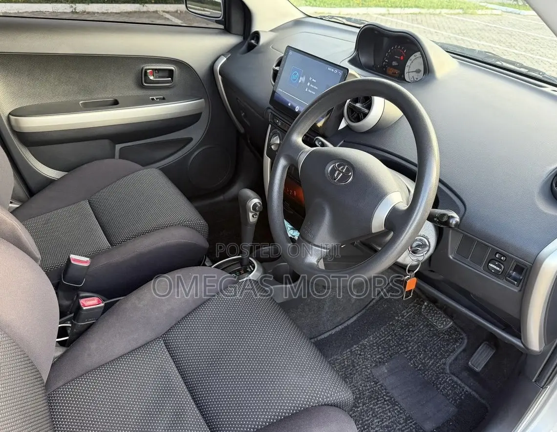 Toyota IST 2004 Silver