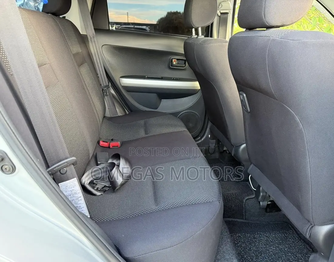 Toyota IST 2004 Silver