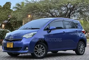 Toyota Ractis 1.5 FWD 2010 Blue
