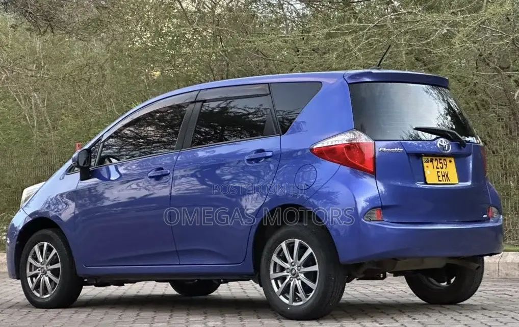 Toyota Ractis 1.5 FWD 2010 Blue