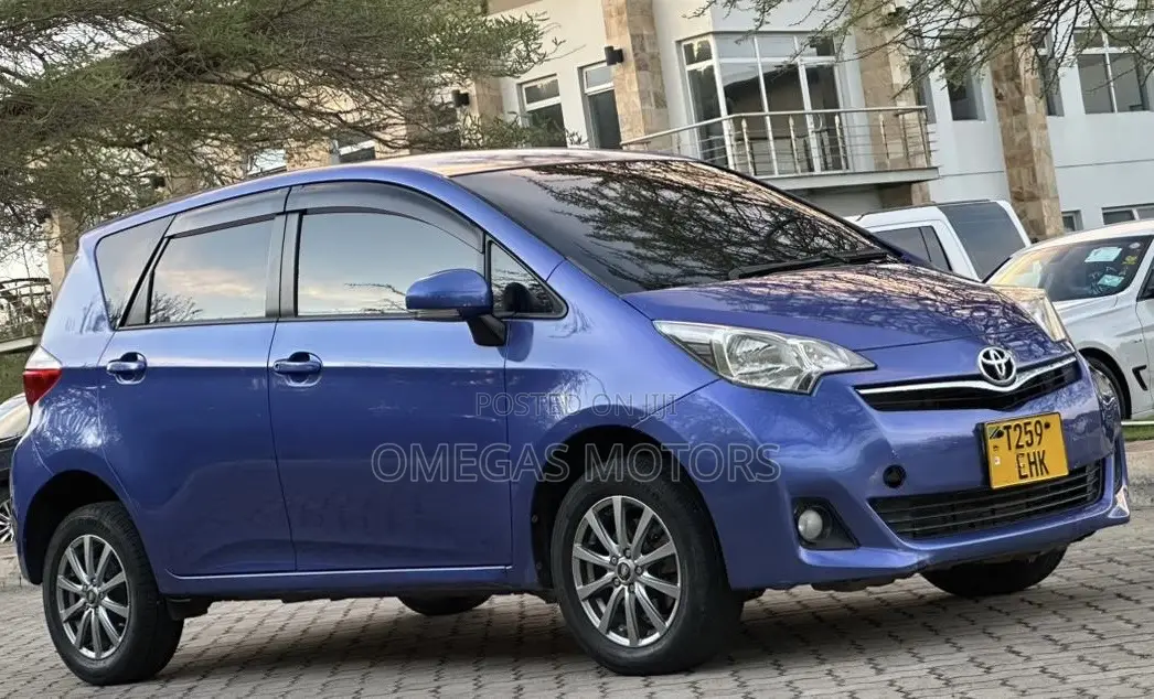 Toyota Ractis 1.5 FWD 2010 Blue