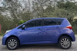 Toyota Ractis 1.5 FWD 2010 Blue