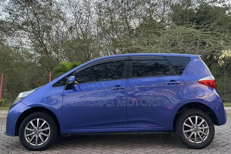 Toyota Ractis 1.5 FWD 2010 Blue