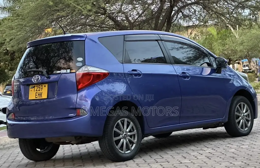 Toyota Ractis 1.5 FWD 2010 Blue