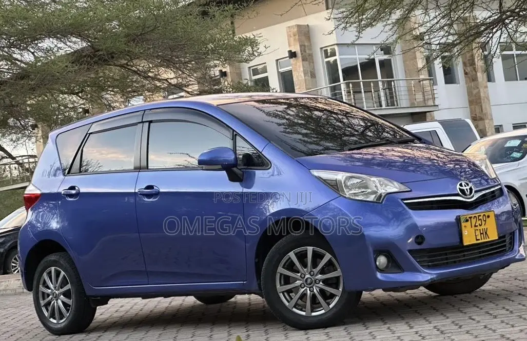 Toyota Ractis 1.5 FWD 2010 Blue