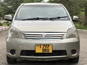 Toyota Raum 2005 Gold