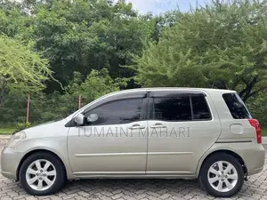 Toyota Raum 2005 Gold