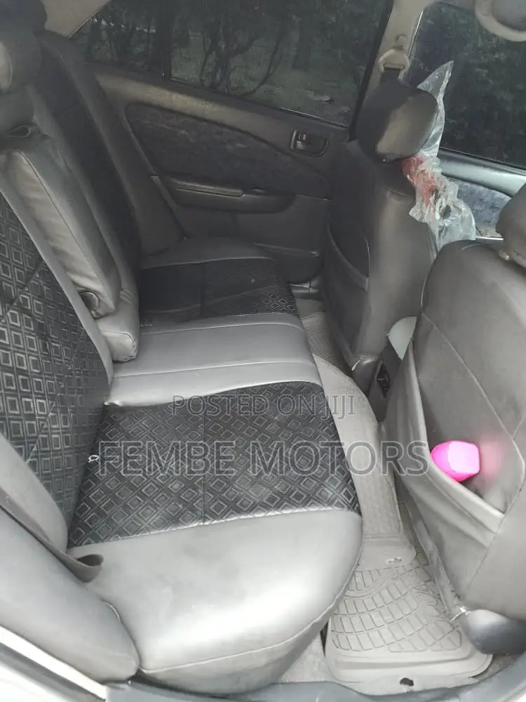 Toyota Carina 2000 Silver