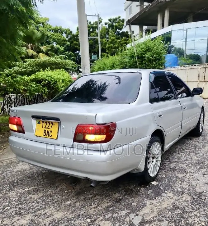 Toyota Carina 2000 Silver