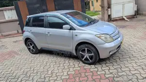 Toyota IST 2002 Silver