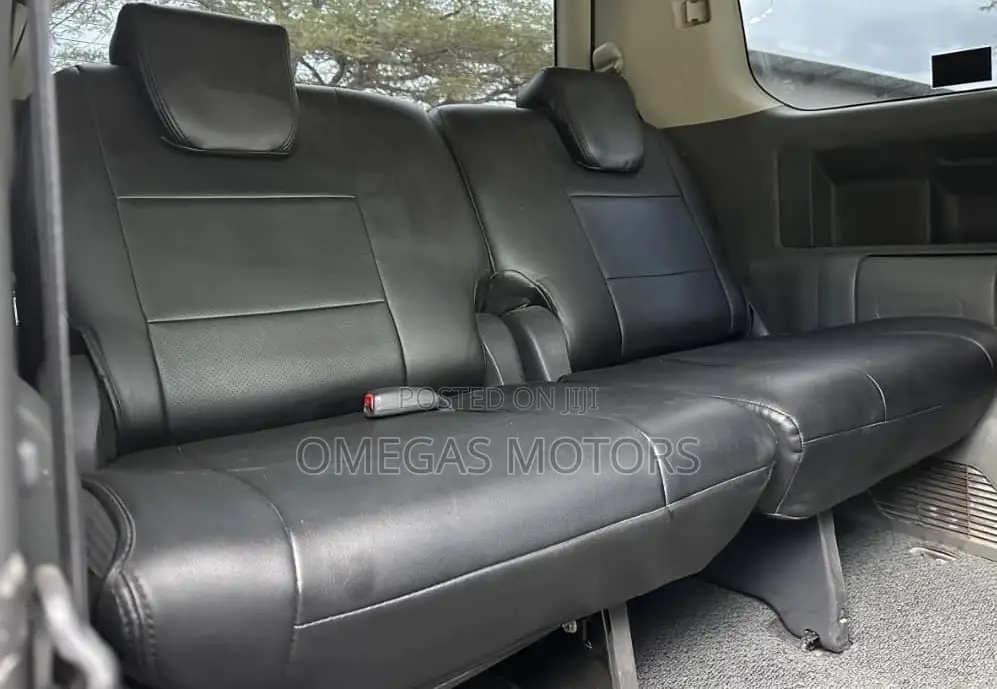 Toyota Noah 2.0 143hp AWD (7 Seater) 2007 Black