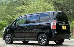 Toyota Noah 2.0 143hp AWD (7 Seater) 2007 Black